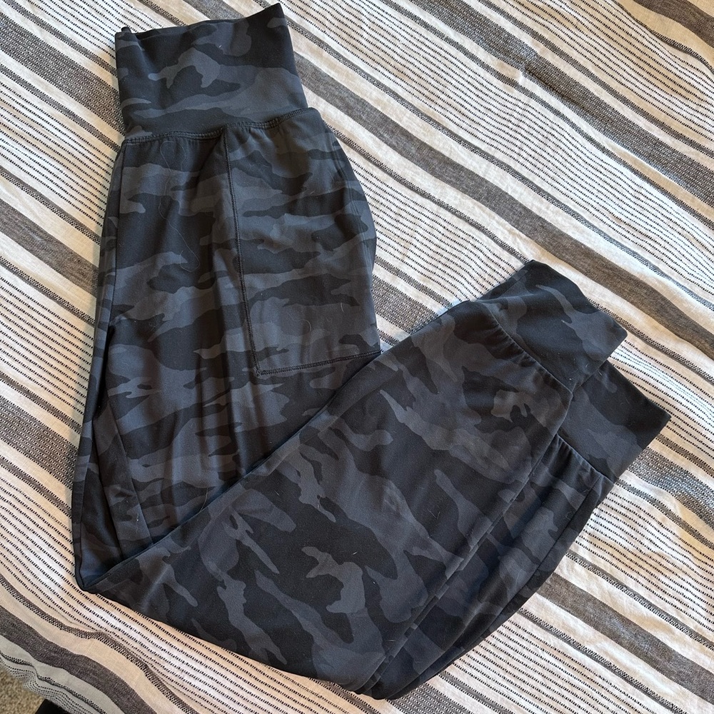Athleta Salutation Jogger barely worn